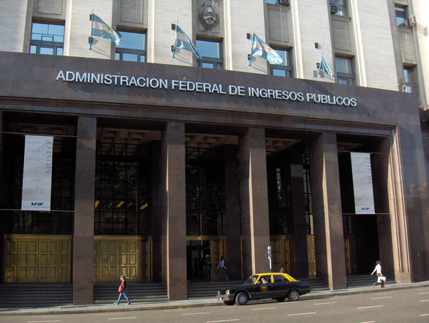 La AFIP comienza a devolver las retenciones por compra de dólares