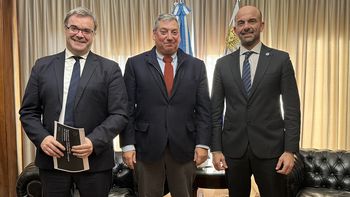 Uruguay y Argentina van tras una política de cielo abierto. Uruguay y Argentina van tras una política de cielo abierto.