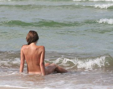 Turistas precavidos: consejos para la primera vez en una playa nudista