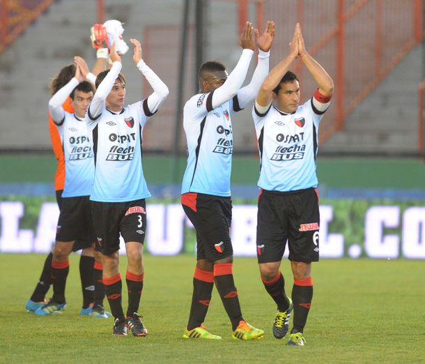 Colón sorprendió a Lanús y lo eliminó de la Copa Argentina