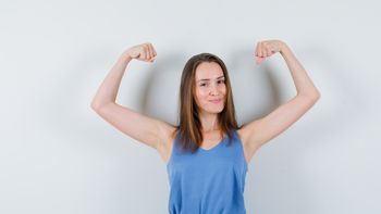 Los fondos de tríceps o “dips” son uno de los ejercicios más recomendados para trabajar la parte posterior del brazo. Los fondos de tríceps o “dips” son uno de los ejercicios más recomendados para trabajar la parte posterior del brazo.