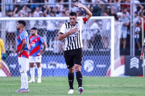 Técnico que tiene Boca en la mira perdió por goleada