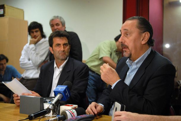 La FIFA quiere árbitros previsibles que no le arruinen la fiesta al local