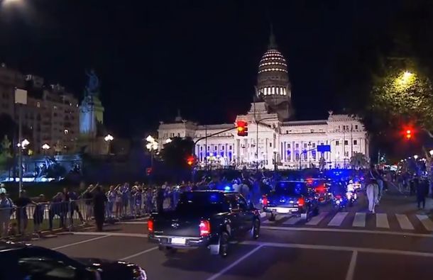 Con cacerolazo y repudio: así llegó Javier Milei al Congreso para la apertura de sesiones ordinarias