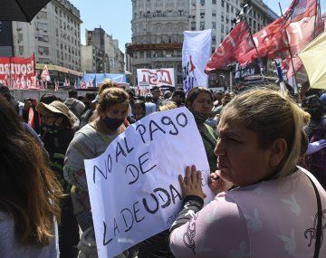 Organizaciones sociales y políticas marcharon al Ministerio de Economía contra el FMI