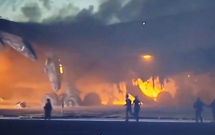 Un avión de Japan Airlines se incendió en el Aeropuerto de Tokio