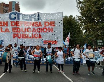 Avanzan las columnas de docentes por la Ciudad