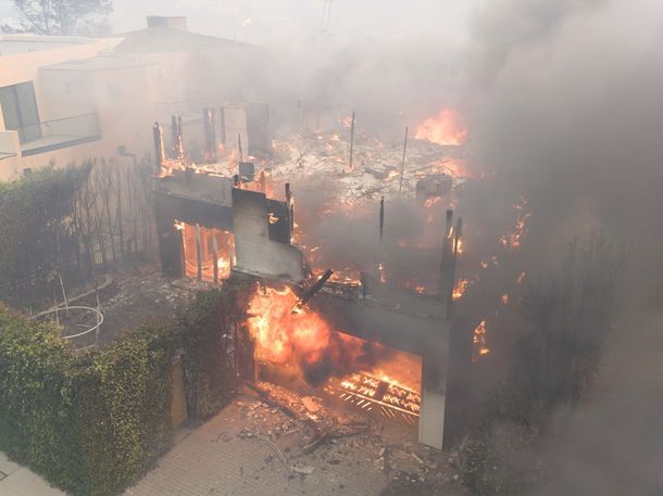 La mansión de Adam Brody & Leighton Meester La mansión de Adam Brody & Leighton Meester