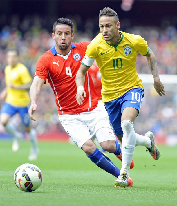 Brasil derrotó a Chile en un choque clave pensando en la Copa América