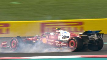 impresionante trompo y choque de hamilton en la practica libre 3 del gp de abu dabi impresionante trompo y choque de hamilton en la practica libre 3 del gp de abu dabi