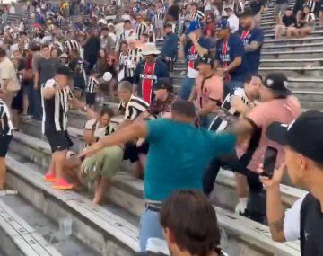 Hinchas de Botafogo y PSG protagonizaron una pelea en el Mundial de Clubes