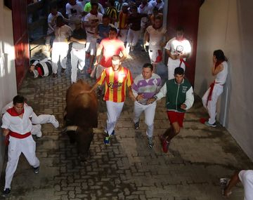 Murió un concejal tras recibir corneadas en España