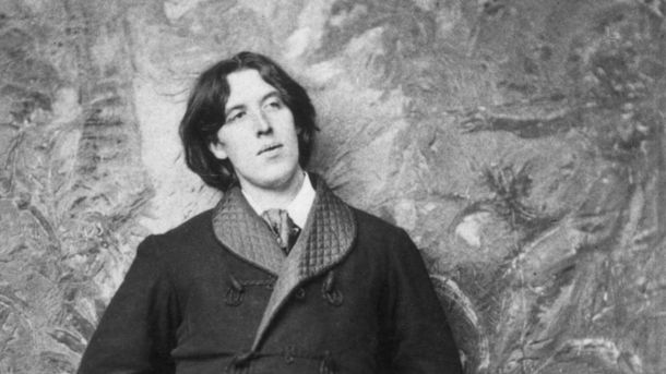 El escritor y dramaturgo irlandés cuestionó las normas sociales a través de la literatura. El escritor y dramaturgo irlandés cuestionó las normas sociales a través de la literatura.