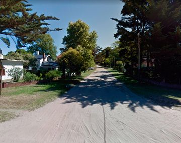 Villa Gesell: sorprenden a un grupo de personas jugando un partido de fútbol en plena cuarentena