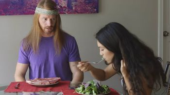 cambio de menu: ¿que pasaria si los amantes de la carne asediaran a los veganos? cambio de menu: ¿que pasaria si los amantes de la carne asediaran a los veganos?