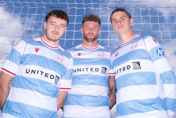 Wrexham lanzó una camiseta en homenaje a la Patagonia argentina y sus raíces galesas