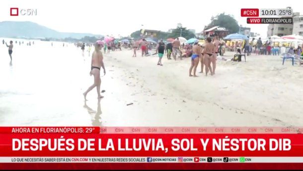 Volvió el sol a las playas de Brasil y festejan los turistas