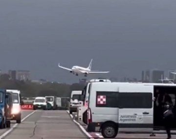 La arriesgada maniobra de un piloto por vientos fuertes en Aeroparque