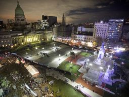 Durante toda la madrugada realizaron una vigilia en la Plaza del Congreso