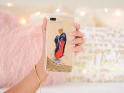 Funda con glitter y líquido en la parte trasera