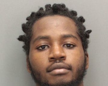 Desnudo y drogado quiso estrangular a un perro