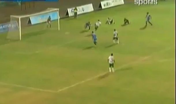 ¡Está intacto! Mirá el gol de taco del Ogro Fabbiani en la B de Ecuador