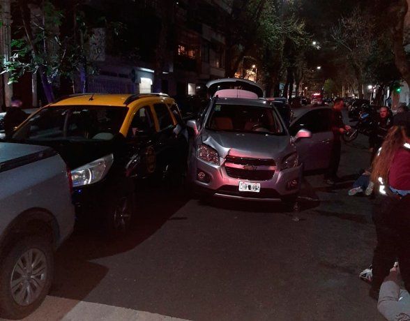 Tiroteo en Boedo: delincuentes se enfrentaron con la policía luego de que empleados de un lavadero denunciaran la presencia de un arma en su camioneta