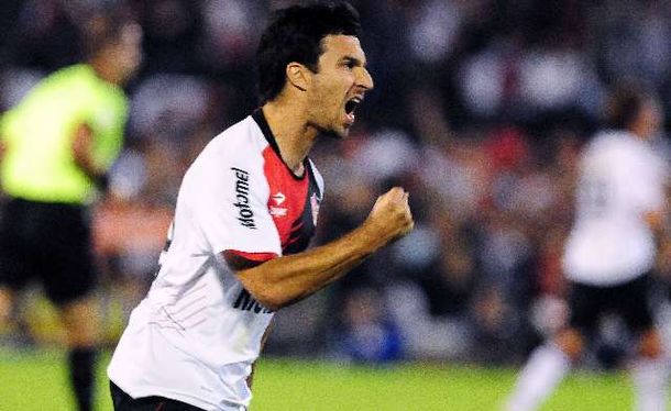 Ya está la aprobación judicial y Scocco viaja para sumarse a Newells Old Boys