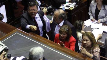 cronica de una manana de maxima tension en diputados cronica de una manana de maxima tension en diputados