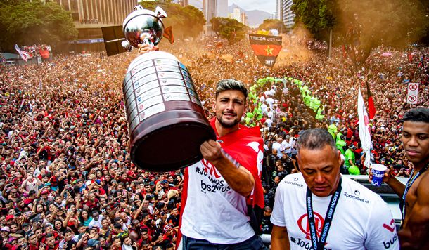 Un día después de ganarle la Copa Libertadores a River, Flamengo se consagró campeón del Brasileirao