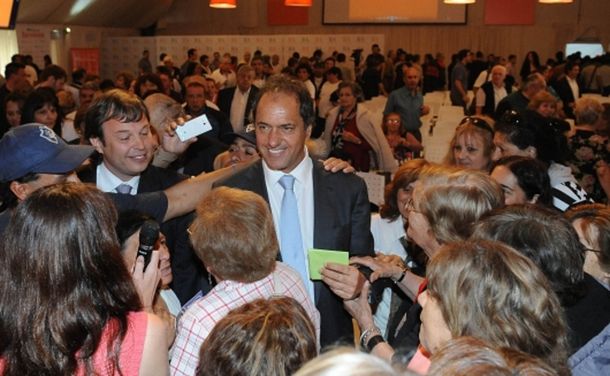 En Santa Fe, Scioli planteó su objetivo de potenciar las economías particulares