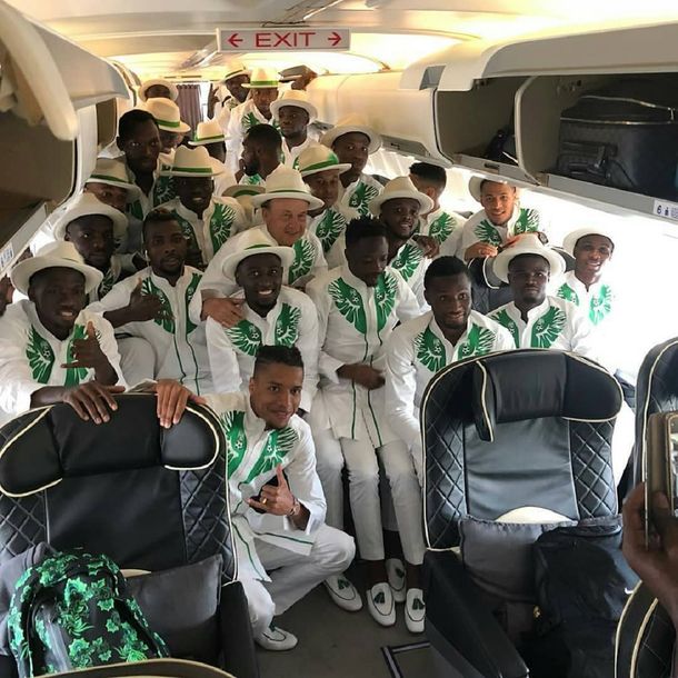 A puro estilo: así llegaron vestidos los jugadores de Nigeria para el Mundial