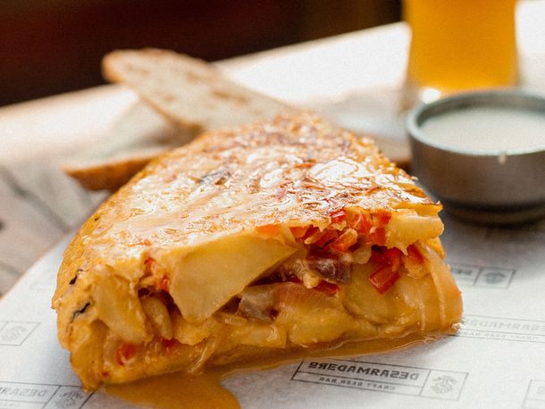 Este bodegón porteño ofrece la mejor tortilla de todo el circuito gastronómico. 