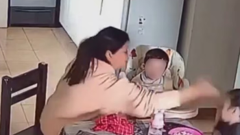 La madre de las víctimas aseguró que nunca habían mostrado signos de maltrato, sin embargo, se dio cuenta de la situación mientras miraba las cámaras de seguridad. La madre de las víctimas aseguró que nunca habían mostrado signos de maltrato, sin embargo, se dio cuenta de la situación mientras miraba las cámaras de seguridad.