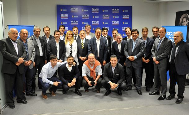 Scioli recibió el respaldo de intendentes bonaerenses