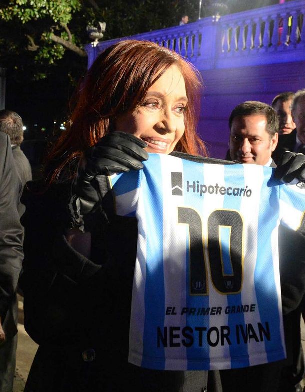 Cristina manifestó en Twitter su alegría por ser abuela