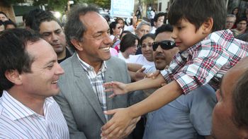 scioli convoco a los argentinos a que salgan a defender su mejor futuro scioli convoco a los argentinos a que salgan a defender su mejor futuro