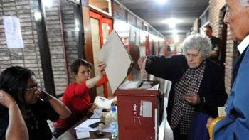los uruguayos que residan en el pais tendran dias de licencia para votar los uruguayos que residan en el pais tendran dias de licencia para votar