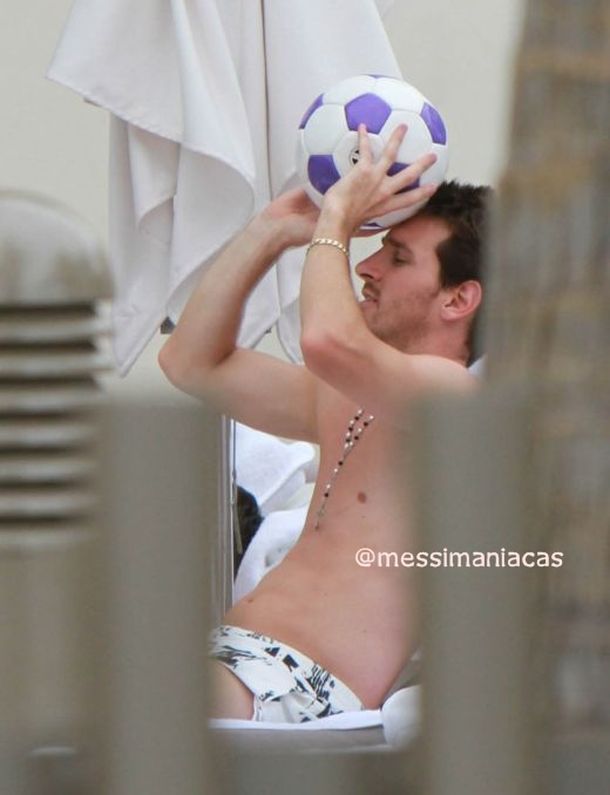 Lionel Messi no se despega de la pelota ni durante sus vacaciones