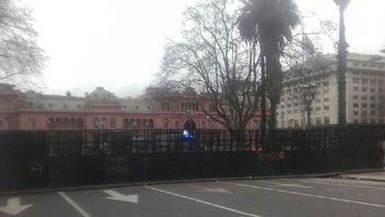 vallaron la casa rosada por el cacerolazo contra el tarifazo vallaron la casa rosada por el cacerolazo contra el tarifazo