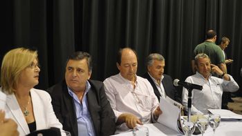 ¿podra sanz contener a su tropa? cruces en la ucr por el proyecto de pago soberano ¿podra sanz contener a su tropa? cruces en la ucr por el proyecto de pago soberano