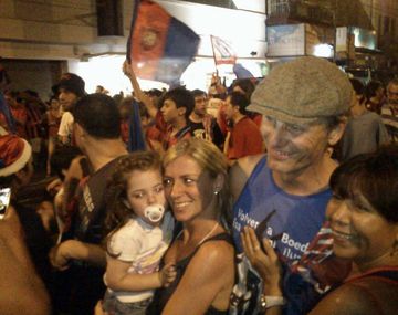 Una estrella de Hollywood suelta en el festejo del Ciclón