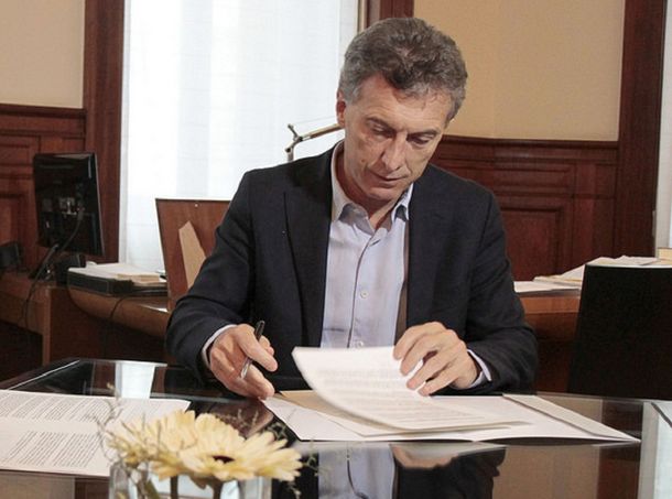 Para sostener los tarifazos Macri paga el alto costo político de un nuevo veto antipopular