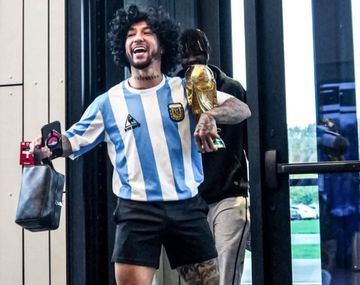 Gran homenaje: Luciano Acosta se disfrazó de Maradona para Halloween