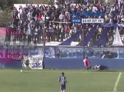 video: un jugador choco contra un paredon en pleno partido video: un jugador choco contra un paredon en pleno partido