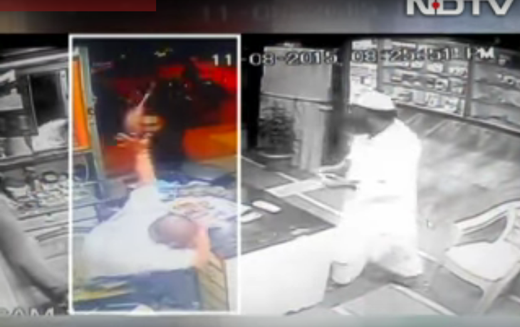 Ataque samurai: el dueño discapacitado de un local es salvado por un cliente