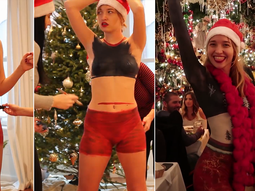 Se paseó desnuda por las calles de Nueva York con un vestido navideño pintado a mano