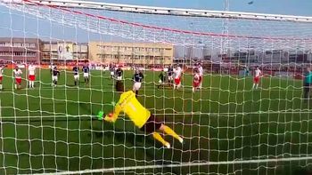 no le paso el tiempo: van der sar volvio al futbol a los 45 anos y atajo un penal no le paso el tiempo: van der sar volvio al futbol a los 45 anos y atajo un penal