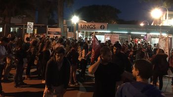 Marcha en la UNGS por el abuso sexual a Laura Lescano Marcha en la UNGS por el abuso sexual a Laura Lescano