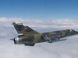 España recauda vendiendo aviones de combate viejos